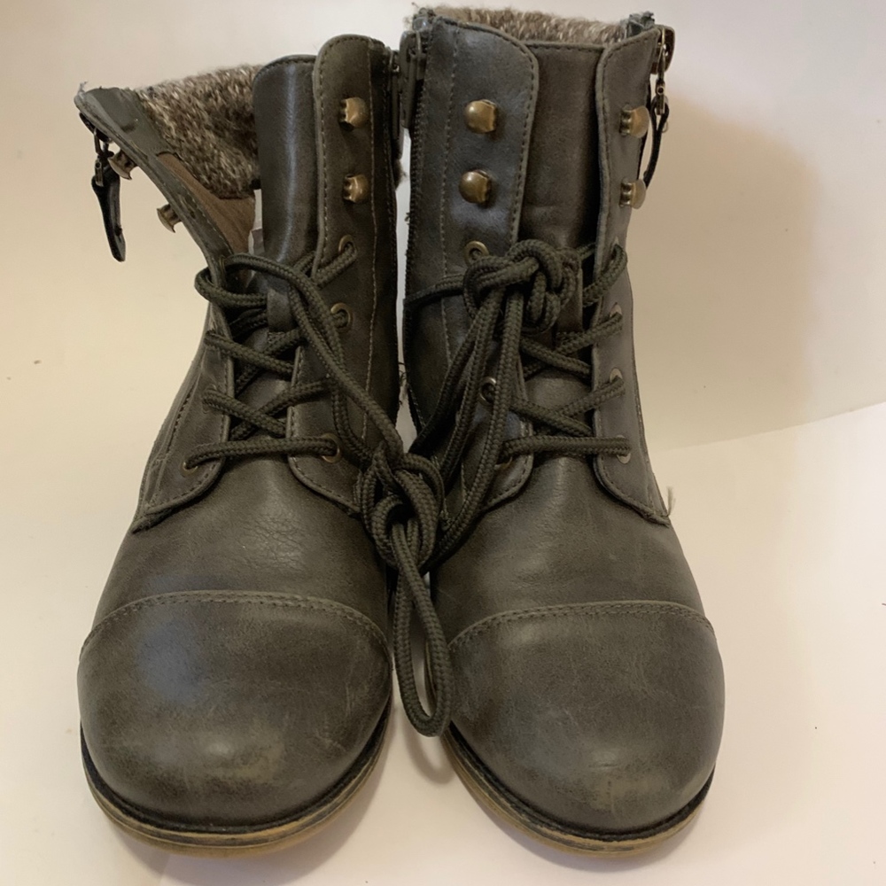 Grey low boot - Picture 2 of 3